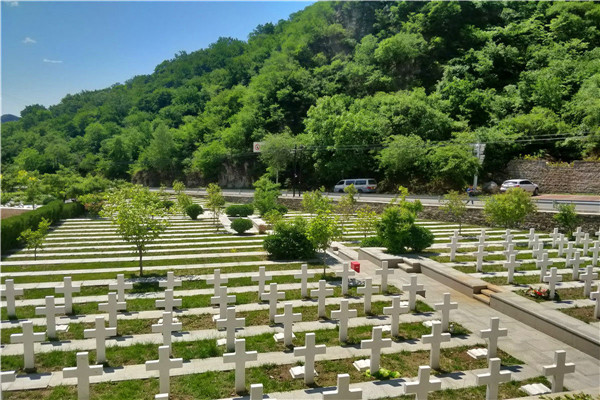 九公山陵园墓区